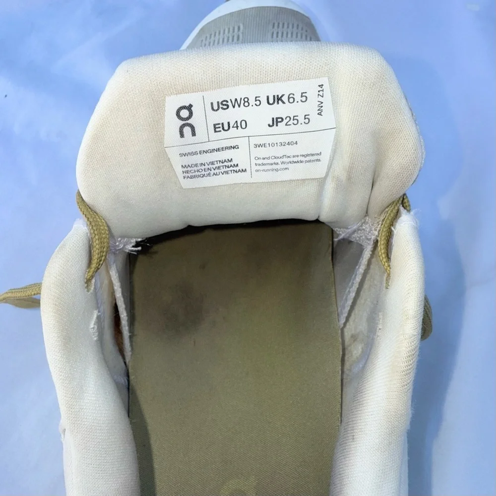 ON Cloudrunner 2 White Green Size 8.5 Women’s - Picture 6 of 6